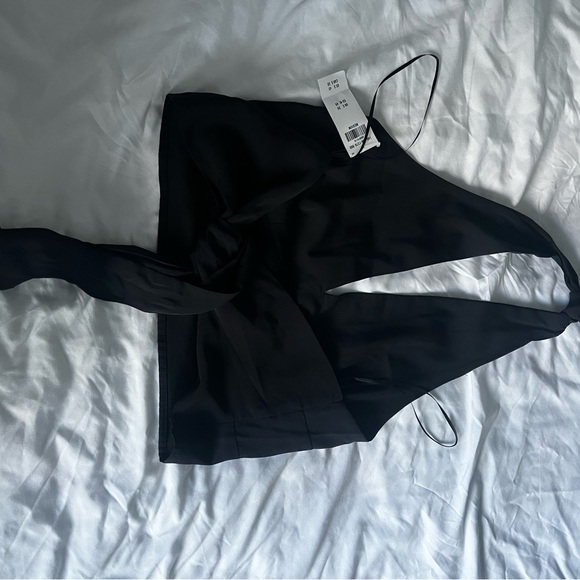 NWT Abercombie black tie halter top - Picture 4 of 4